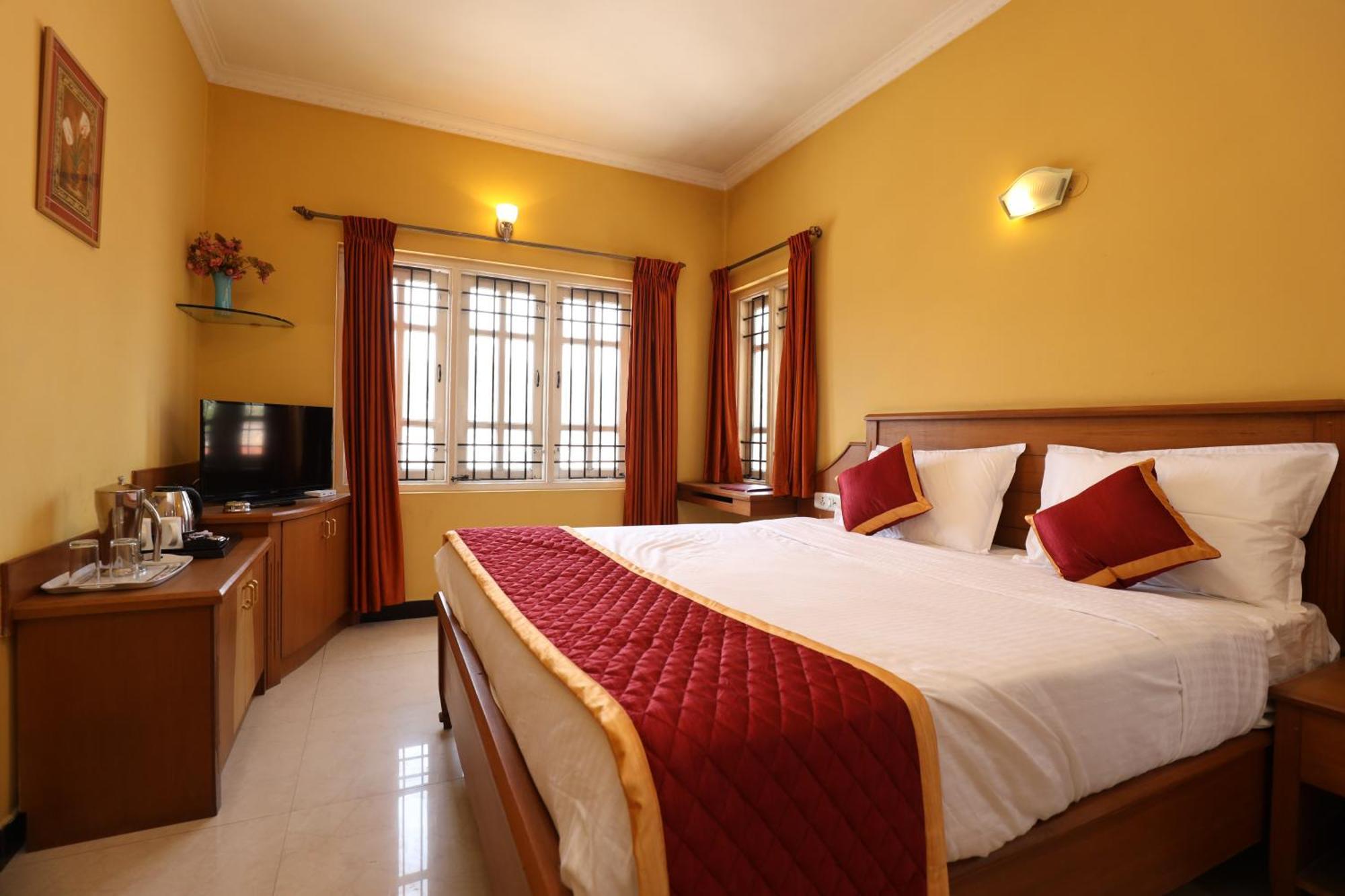 Hotel Silver Oak Утакаманд Экстерьер фото
