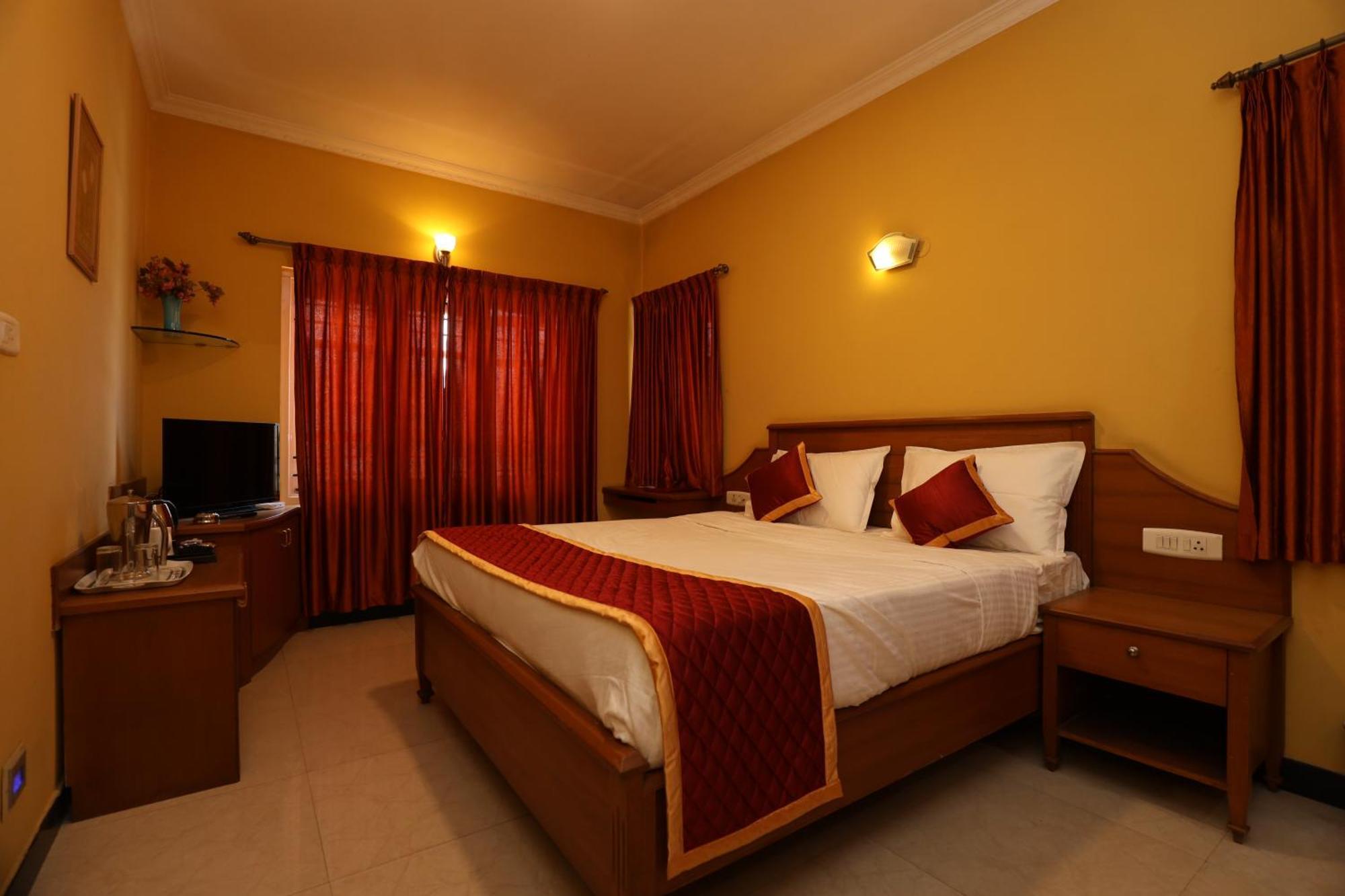 Hotel Silver Oak Утакаманд Экстерьер фото